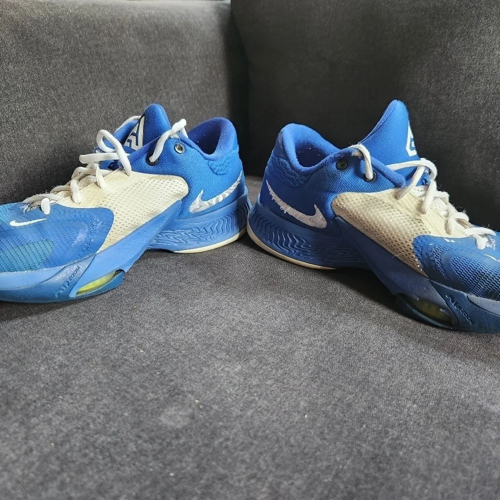 Nike Zoom Freak 4 TB Low Midnight Navy Size 8